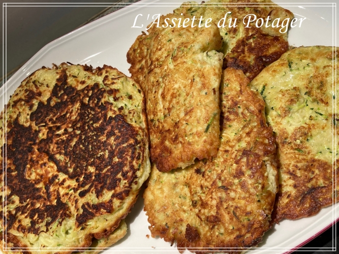 plat de blinis de courgettes