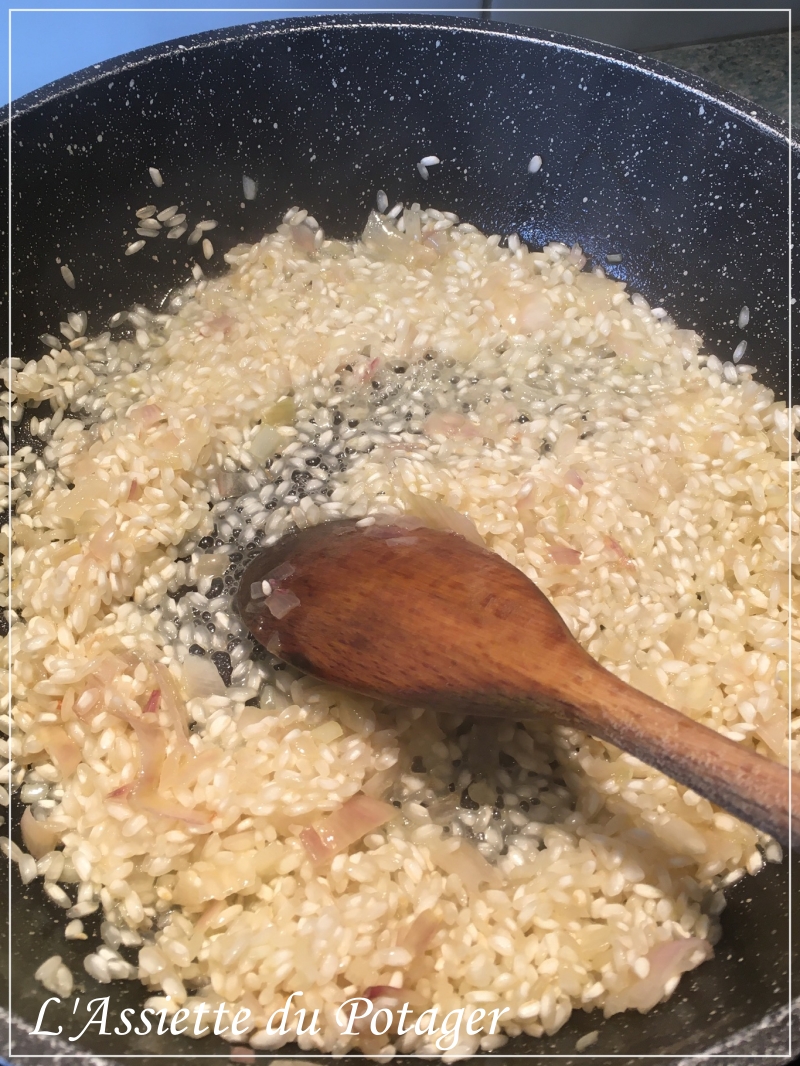 riz à risotto et vin blanc